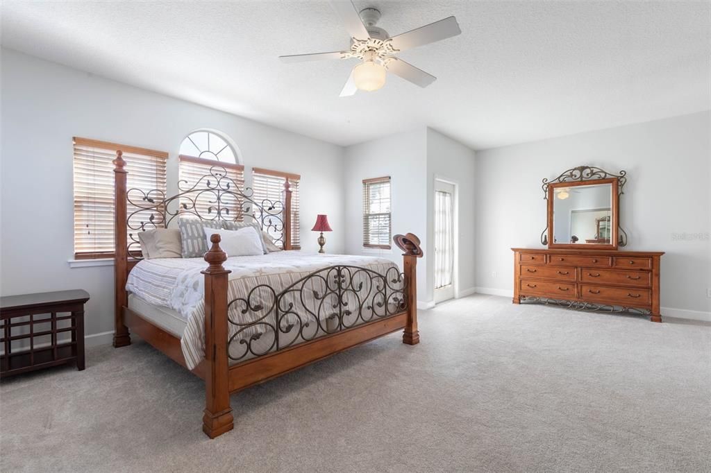 En Venta: $929,000 (4 camas, 4 baños, 2850 Pies cuadrados)