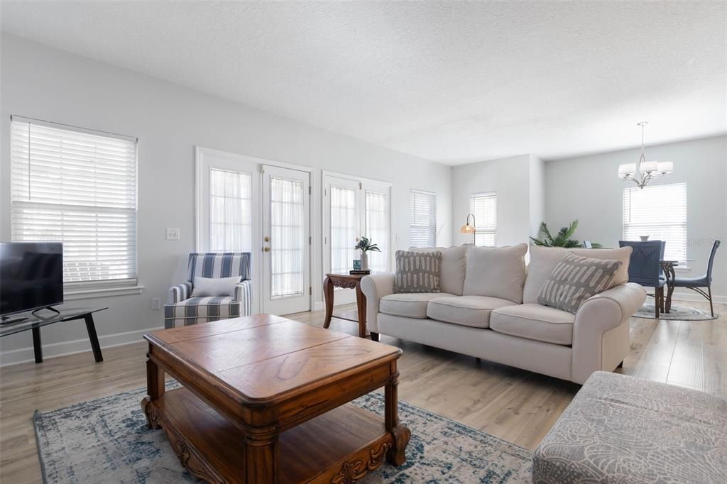 En Venta: $929,000 (4 camas, 4 baños, 2850 Pies cuadrados)