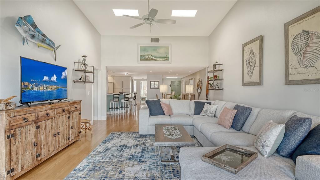 En Venta: $825,000 (3 camas, 2 baños, 2046 Pies cuadrados)