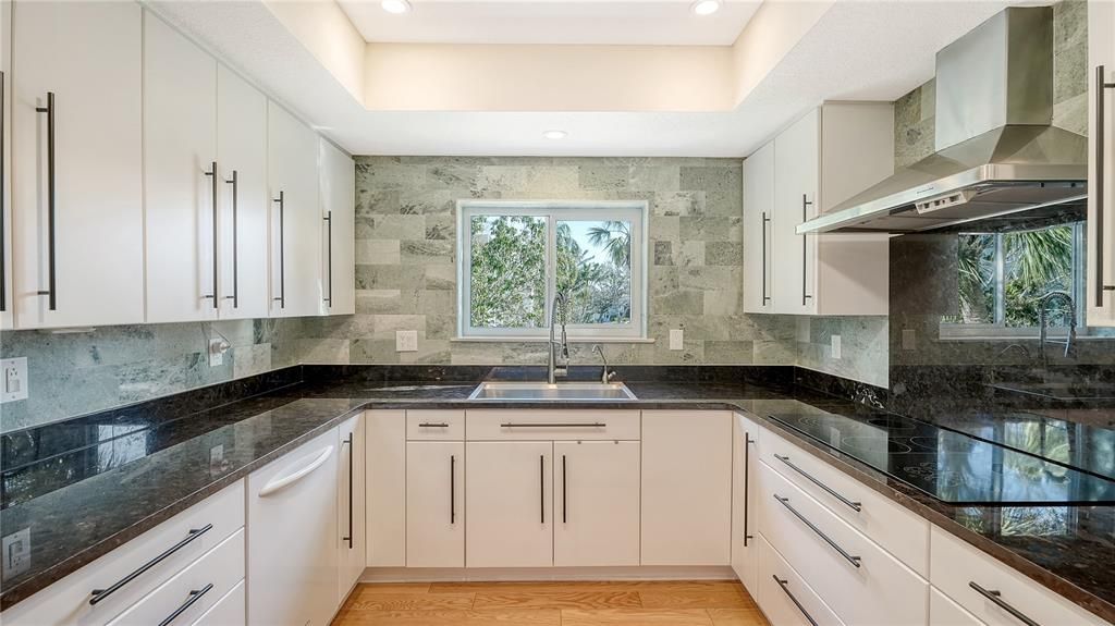 En Venta: $825,000 (3 camas, 2 baños, 2046 Pies cuadrados)