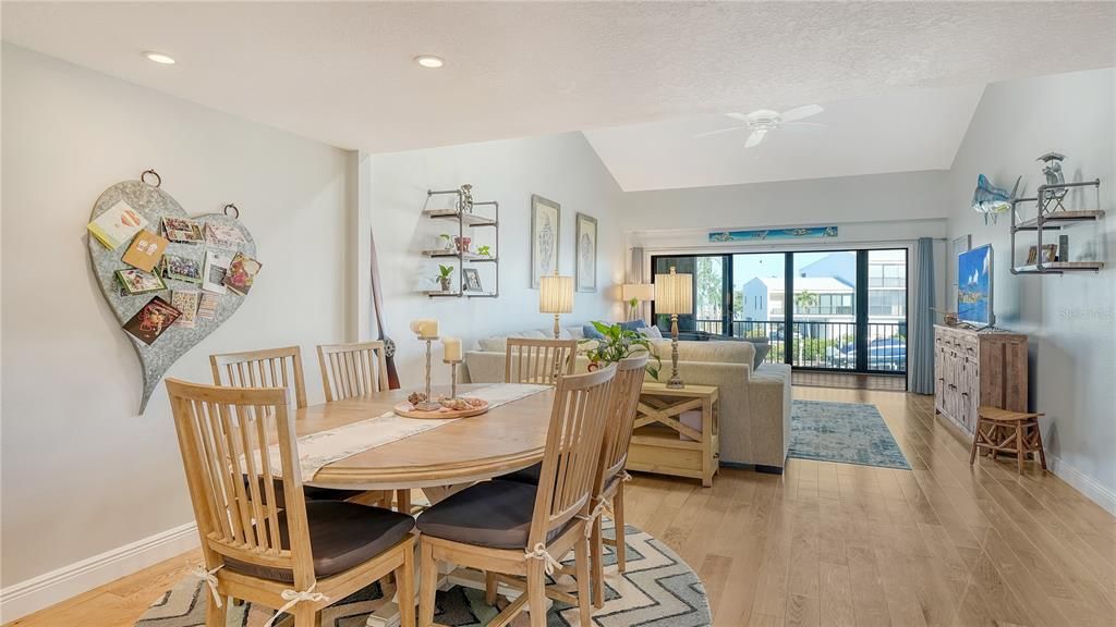 En Venta: $825,000 (3 camas, 2 baños, 2046 Pies cuadrados)