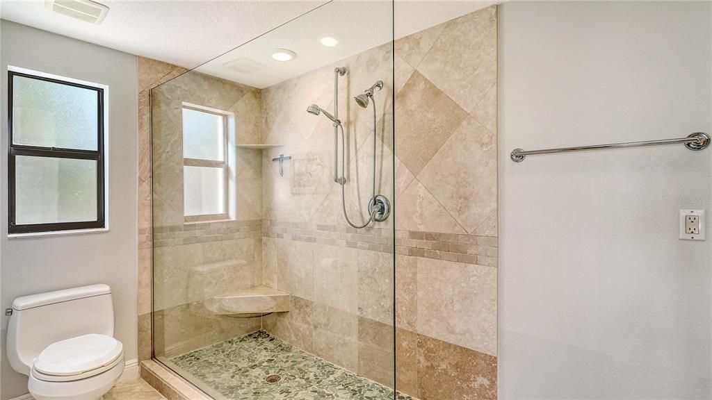 En Venta: $825,000 (3 camas, 2 baños, 2046 Pies cuadrados)