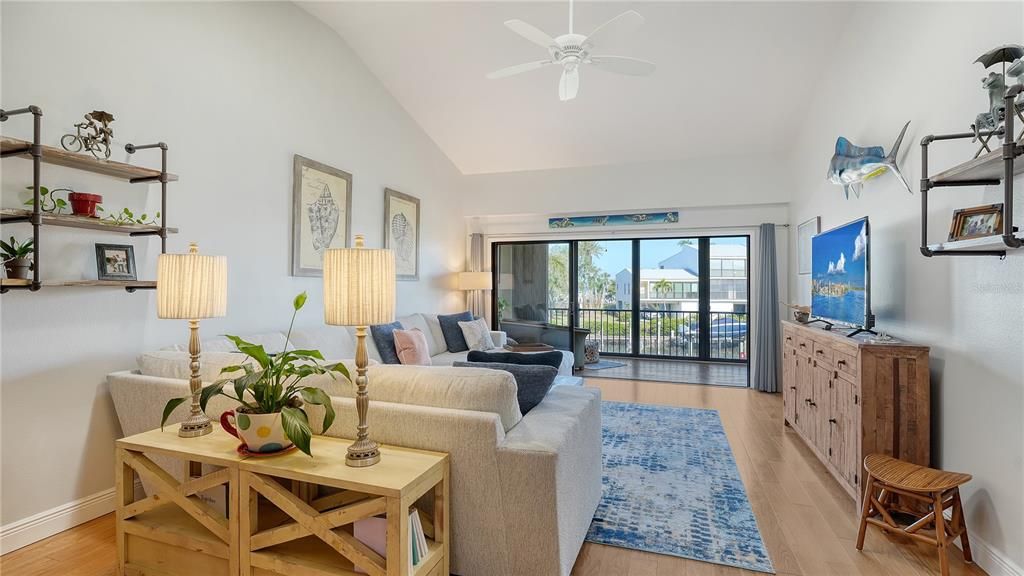 En Venta: $825,000 (3 camas, 2 baños, 2046 Pies cuadrados)