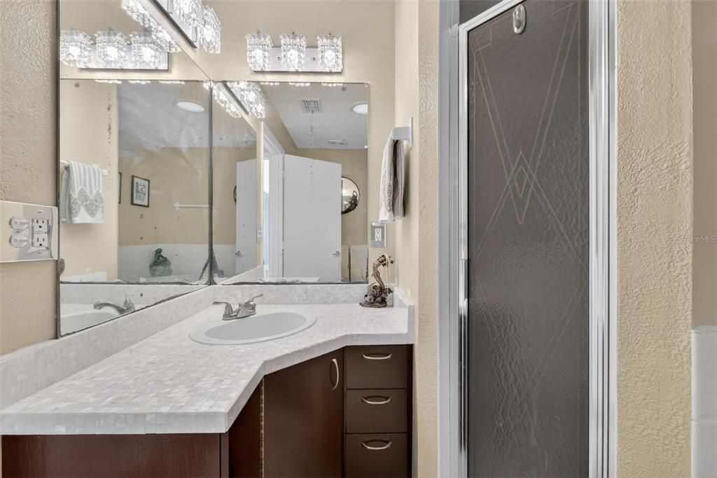 Activo con contrato: $229,900 (2 camas, 1 baños, 980 Pies cuadrados)