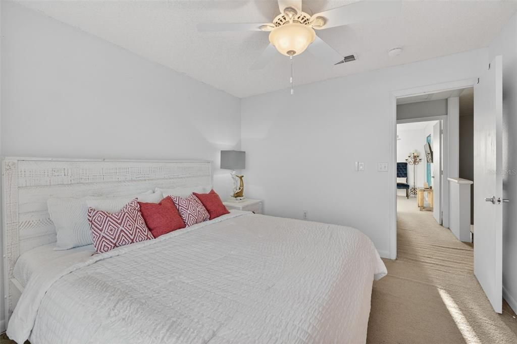 Activo con contrato: $229,900 (2 camas, 1 baños, 980 Pies cuadrados)