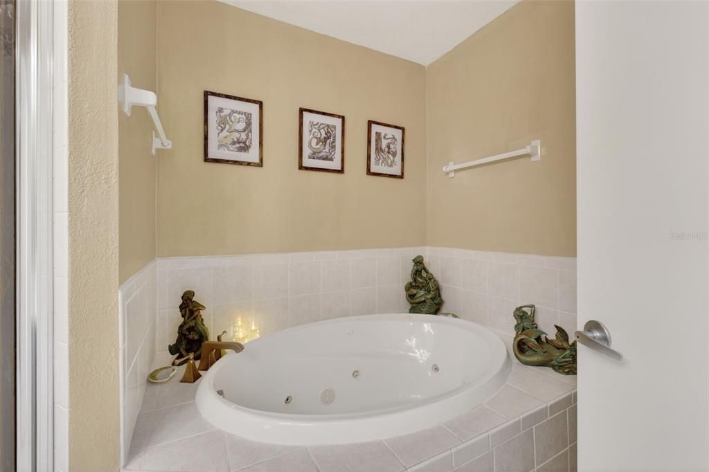 Activo con contrato: $229,900 (2 camas, 1 baños, 980 Pies cuadrados)