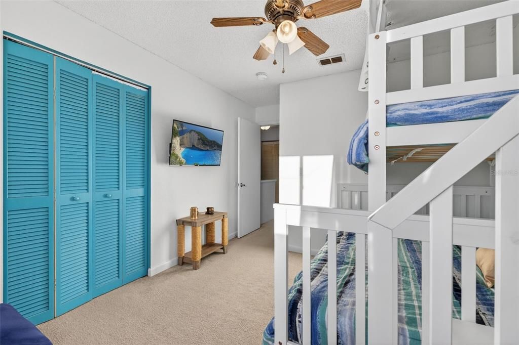 Activo con contrato: $229,900 (2 camas, 1 baños, 980 Pies cuadrados)