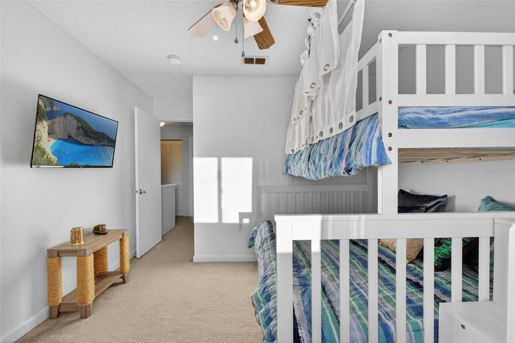Activo con contrato: $229,900 (2 camas, 1 baños, 980 Pies cuadrados)