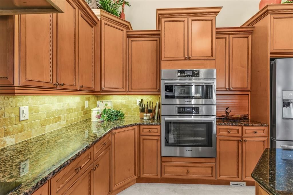 For Sale: $1,195,000 (3 beds, 2 baths, 3244 Square Feet)