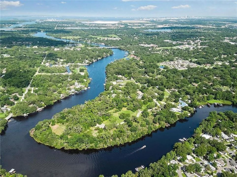 待售: $1,200,000 (1.85 acres)