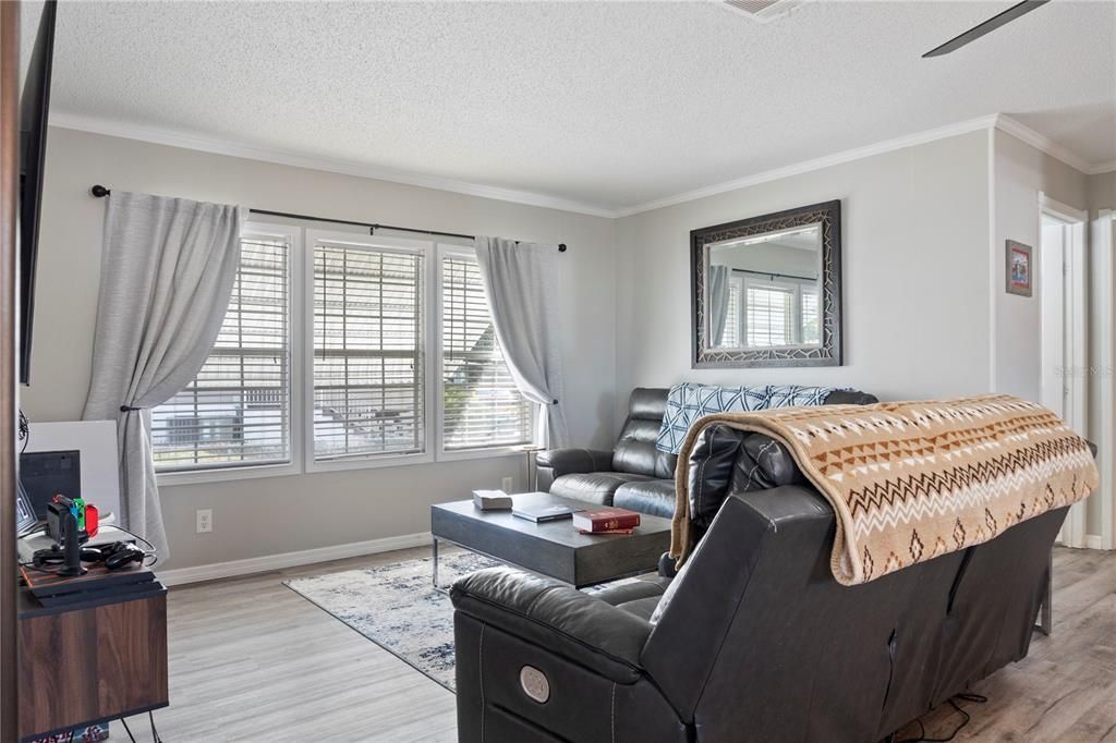 For Sale: $255,000 (3 beds, 2 baths, 1248 Square Feet)