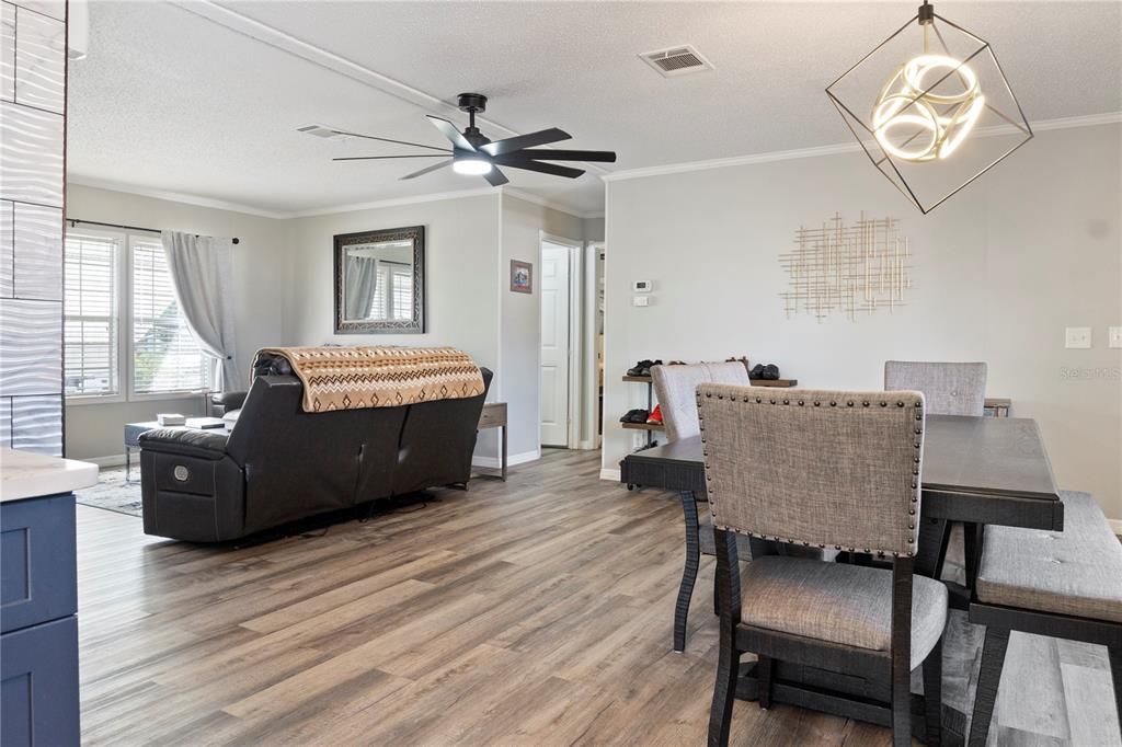 For Sale: $255,000 (3 beds, 2 baths, 1248 Square Feet)
