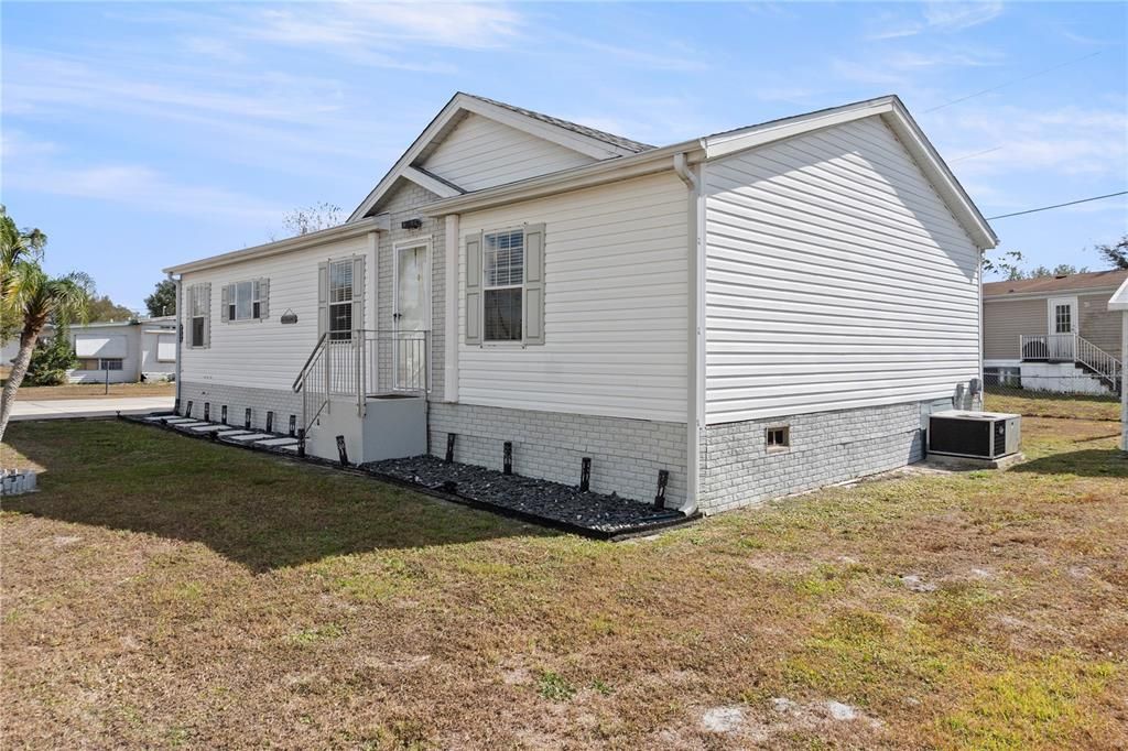 For Sale: $255,000 (3 beds, 2 baths, 1248 Square Feet)