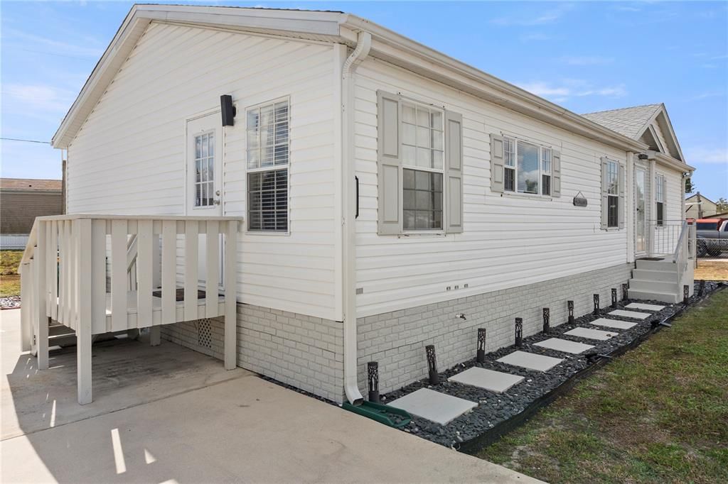 For Sale: $255,000 (3 beds, 2 baths, 1248 Square Feet)