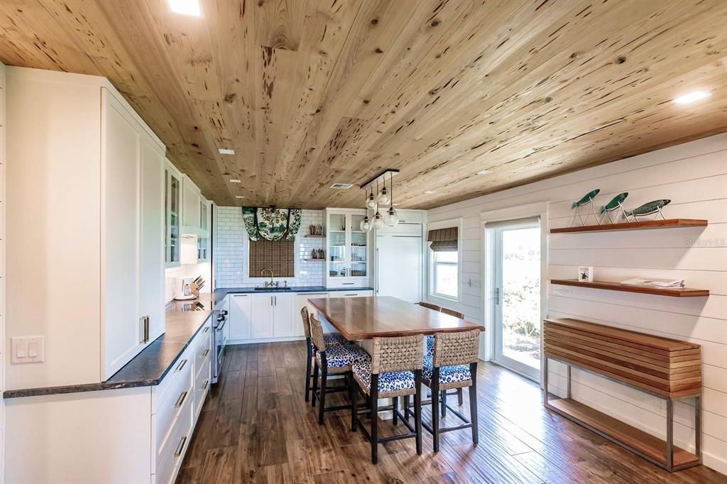 For Rent: $27,000 (2 beds, 2 baths, 1164 Square Feet)
