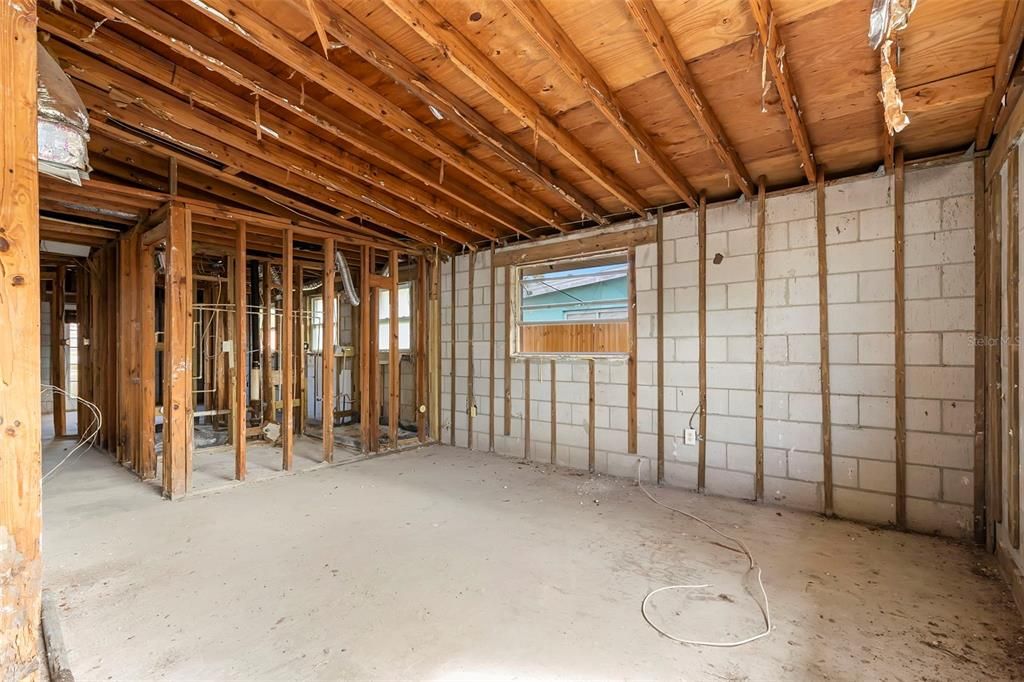 Active With Contract: $374,900 (3 beds, 3 baths, 1800 Square Feet)