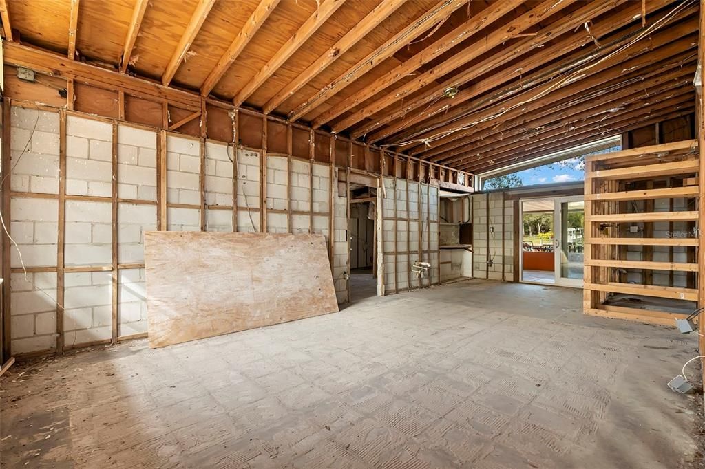 Active With Contract: $374,900 (3 beds, 3 baths, 1800 Square Feet)