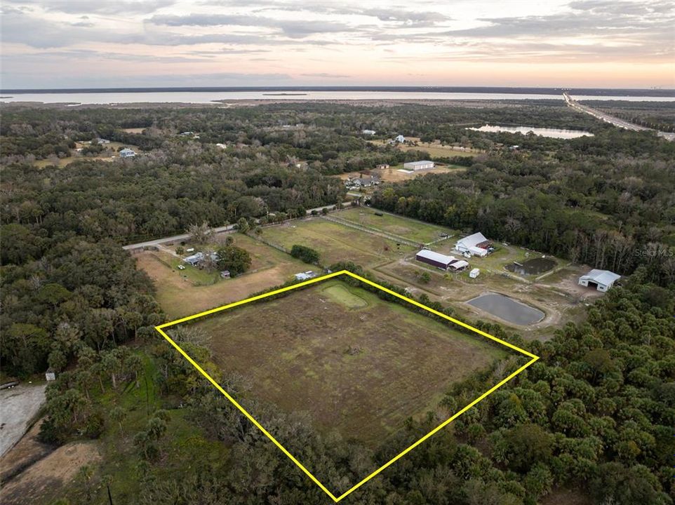 En Venta: $289,000 (1.99 acres)