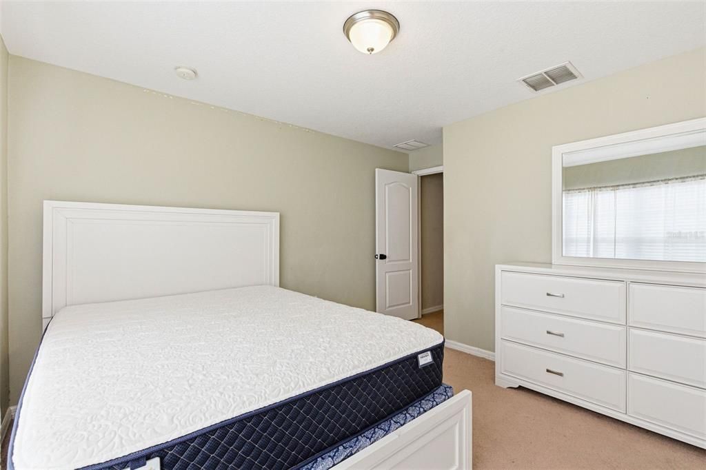 For Sale: $215,000 (2 beds, 3 baths, 1561 Square Feet)