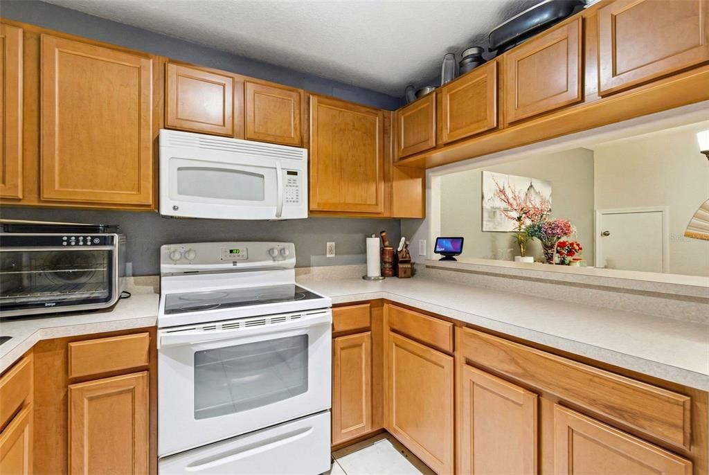For Sale: $215,000 (2 beds, 3 baths, 1561 Square Feet)