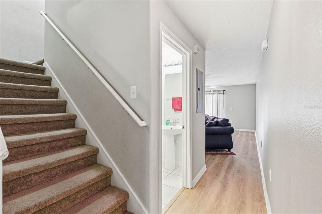 For Sale: $215,000 (2 beds, 3 baths, 1561 Square Feet)