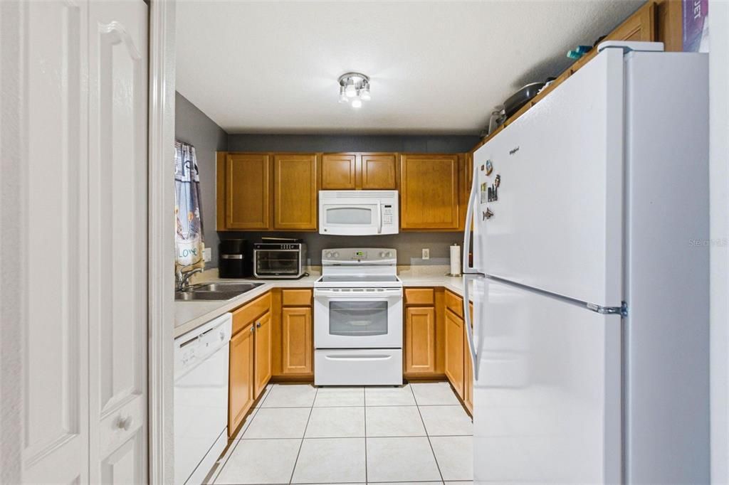 For Sale: $215,000 (2 beds, 3 baths, 1561 Square Feet)