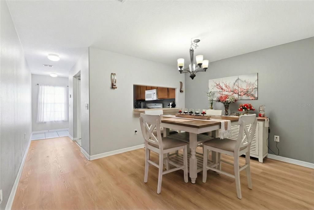 For Sale: $215,000 (2 beds, 3 baths, 1561 Square Feet)