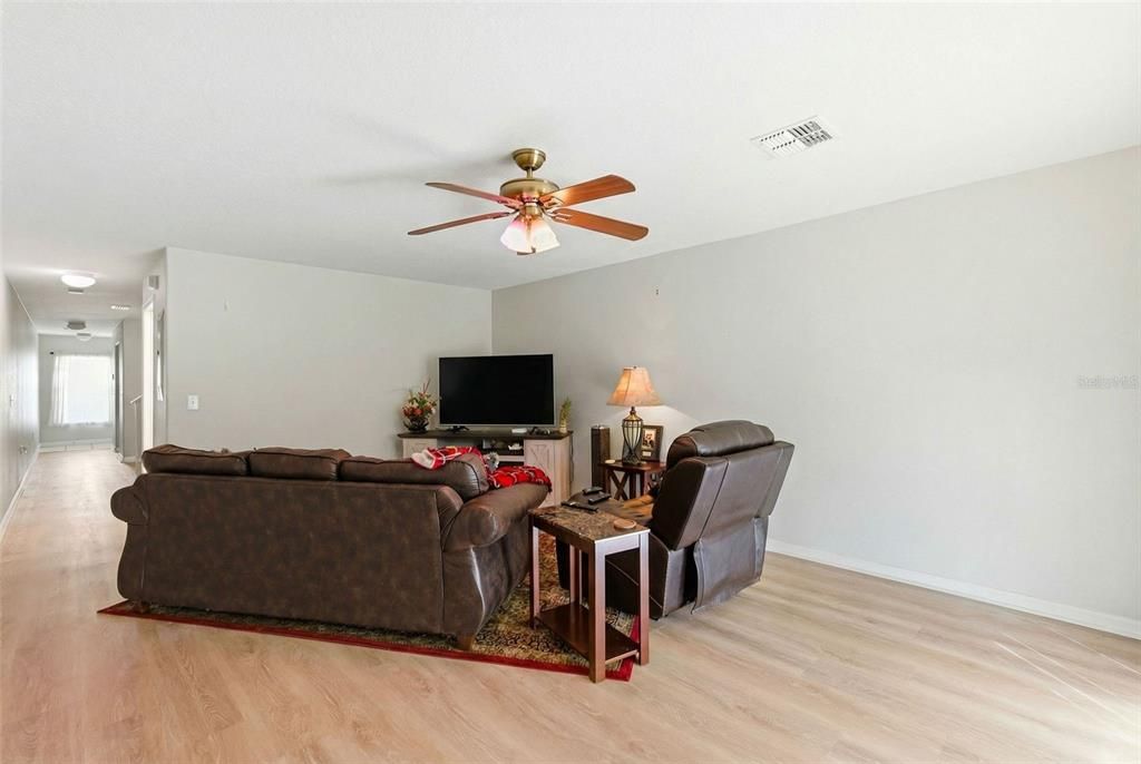 For Sale: $215,000 (2 beds, 3 baths, 1561 Square Feet)