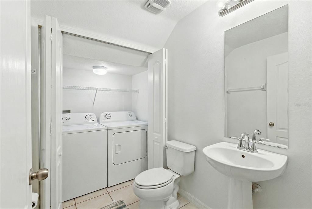 For Sale: $215,000 (2 beds, 3 baths, 1561 Square Feet)