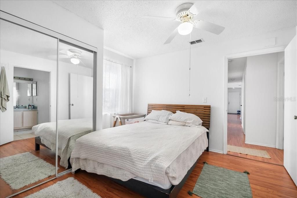 Под контрактом: $179,900 (3 спален, 3 ванн, 1198 Квадратных фут)