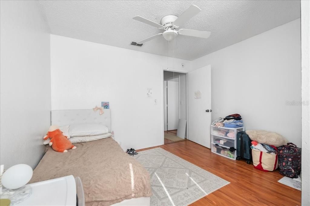 Под контрактом: $179,900 (3 спален, 3 ванн, 1198 Квадратных фут)