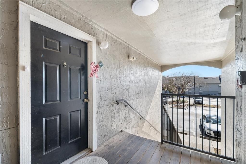 Под контрактом: $179,900 (3 спален, 3 ванн, 1198 Квадратных фут)