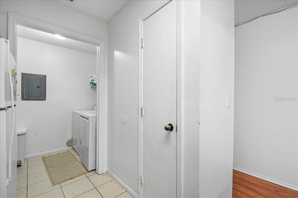 Под контрактом: $179,900 (3 спален, 3 ванн, 1198 Квадратных фут)