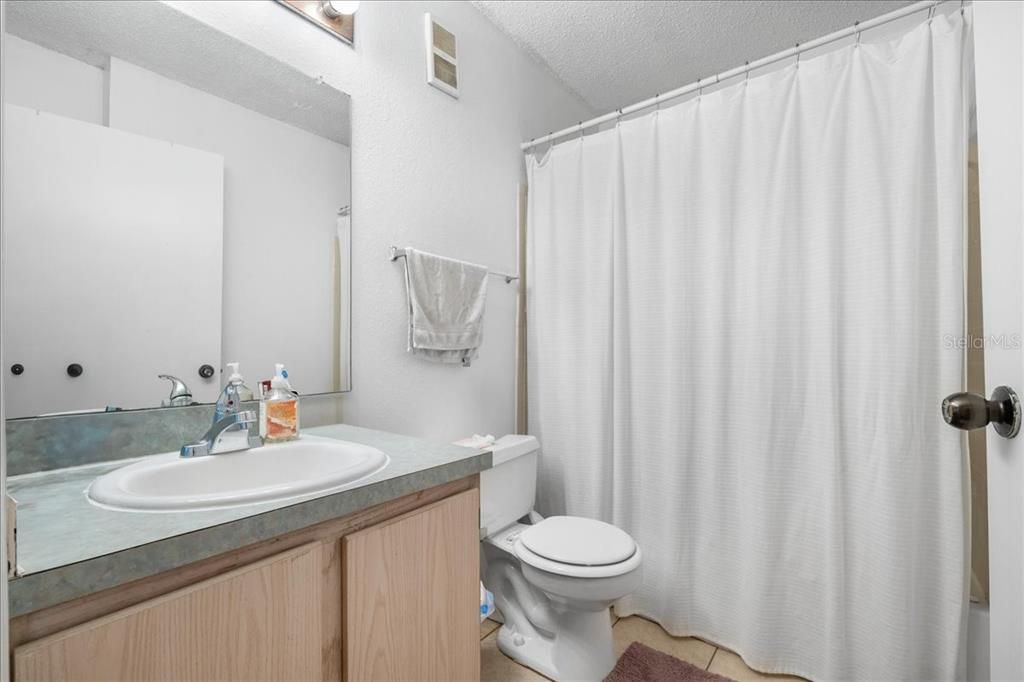 Под контрактом: $179,900 (3 спален, 3 ванн, 1198 Квадратных фут)