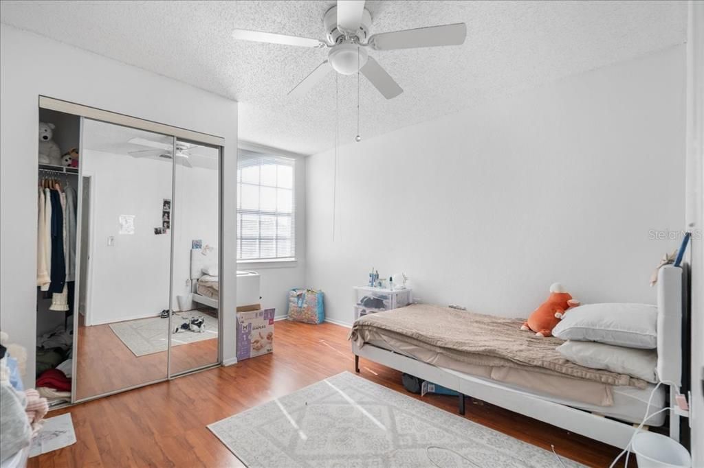 Под контрактом: $179,900 (3 спален, 3 ванн, 1198 Квадратных фут)