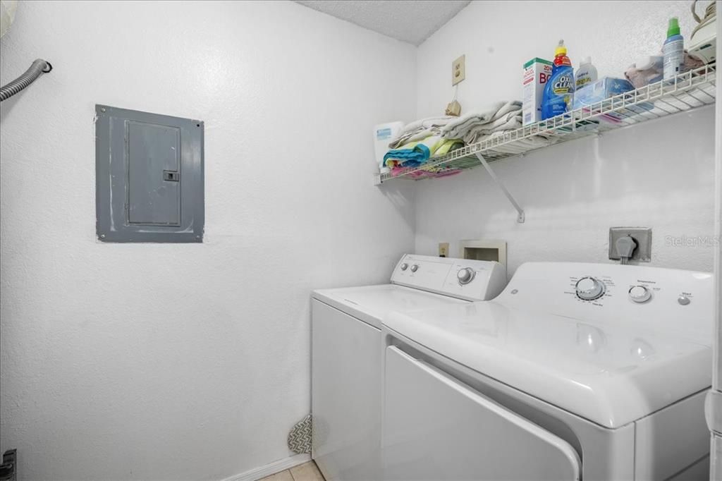 Под контрактом: $179,900 (3 спален, 3 ванн, 1198 Квадратных фут)