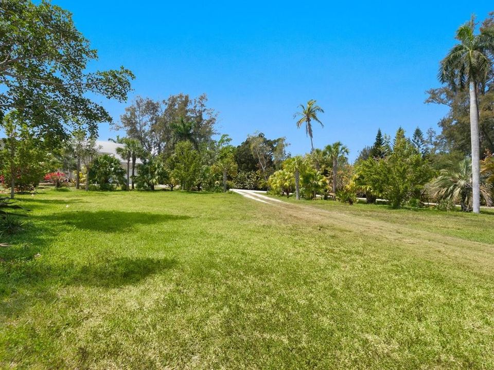 待售: $2,000,000 (0.90 acres)