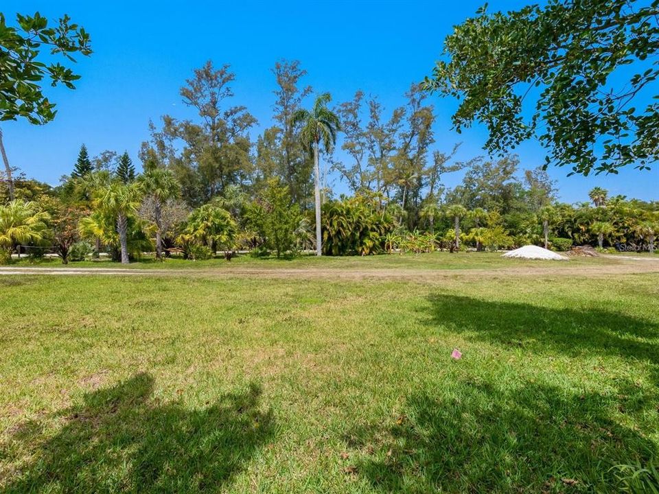待售: $2,000,000 (0.90 acres)
