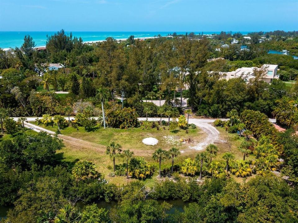 待售: $2,000,000 (0.90 acres)