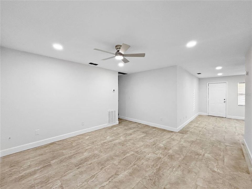Activo con contrato: $229,000 (3 camas, 1 baños, 1048 Pies cuadrados)