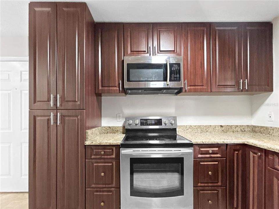 Activo con contrato: $229,000 (3 camas, 1 baños, 1048 Pies cuadrados)