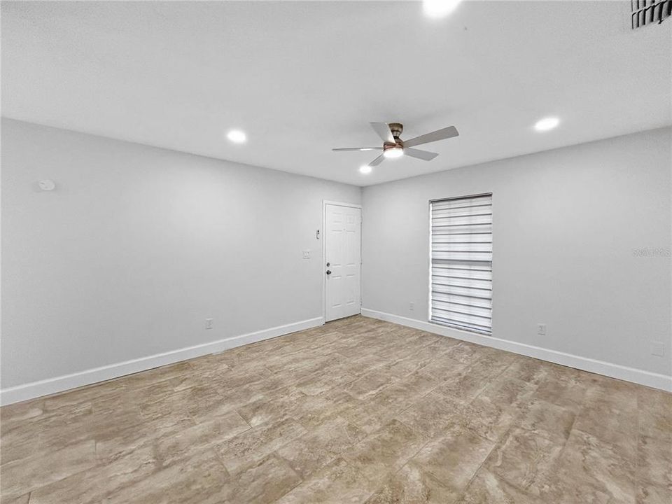 Activo con contrato: $229,000 (3 camas, 1 baños, 1048 Pies cuadrados)