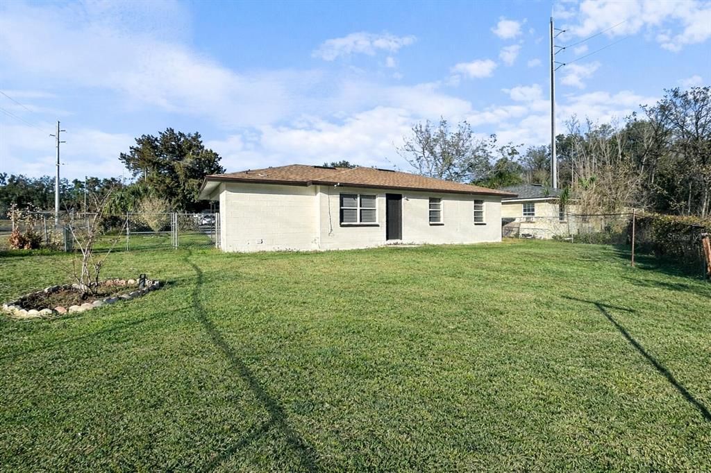 Activo con contrato: $229,000 (3 camas, 1 baños, 1048 Pies cuadrados)