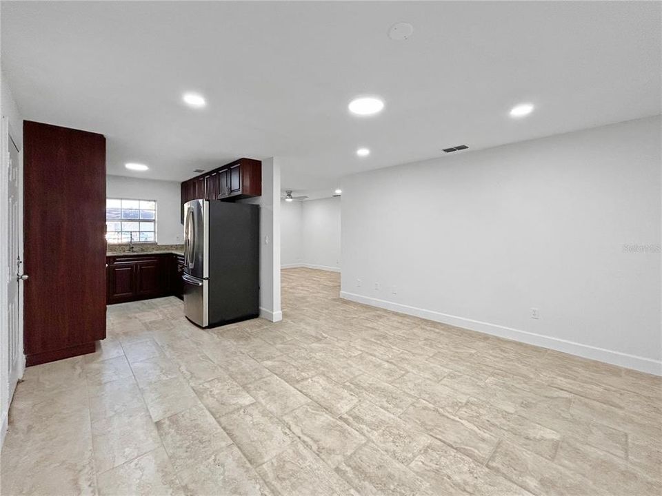 Activo con contrato: $229,000 (3 camas, 1 baños, 1048 Pies cuadrados)