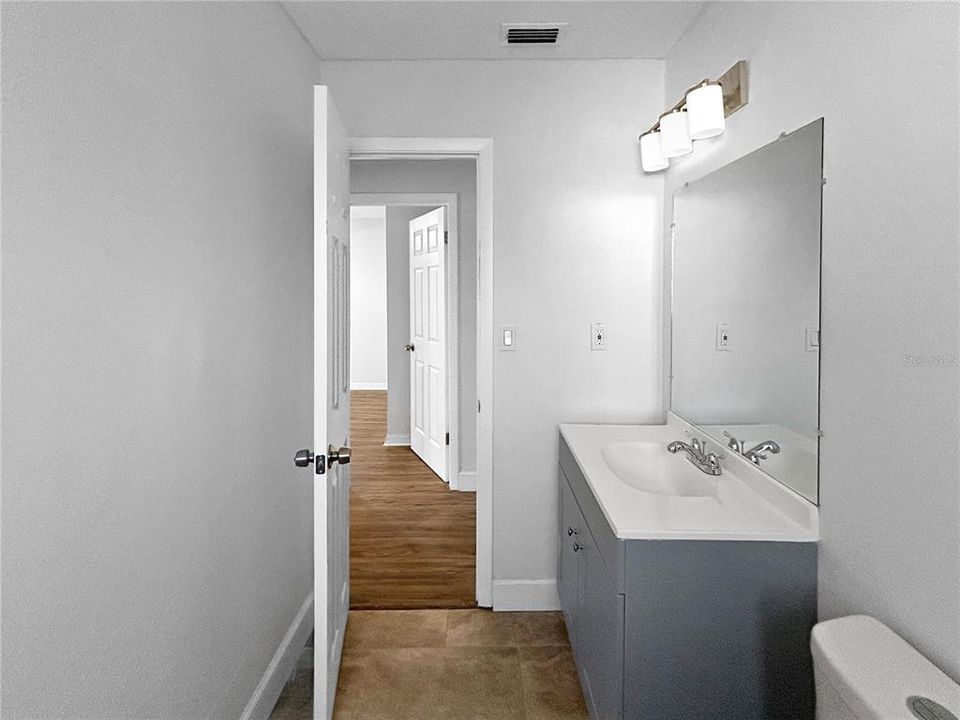Activo con contrato: $229,000 (3 camas, 1 baños, 1048 Pies cuadrados)