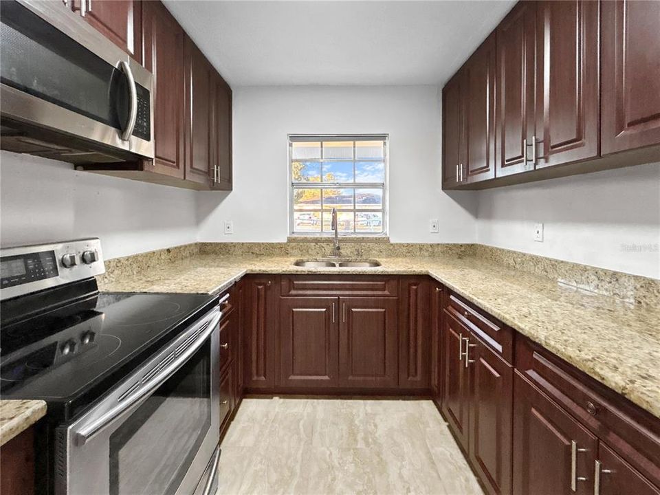 Activo con contrato: $229,000 (3 camas, 1 baños, 1048 Pies cuadrados)
