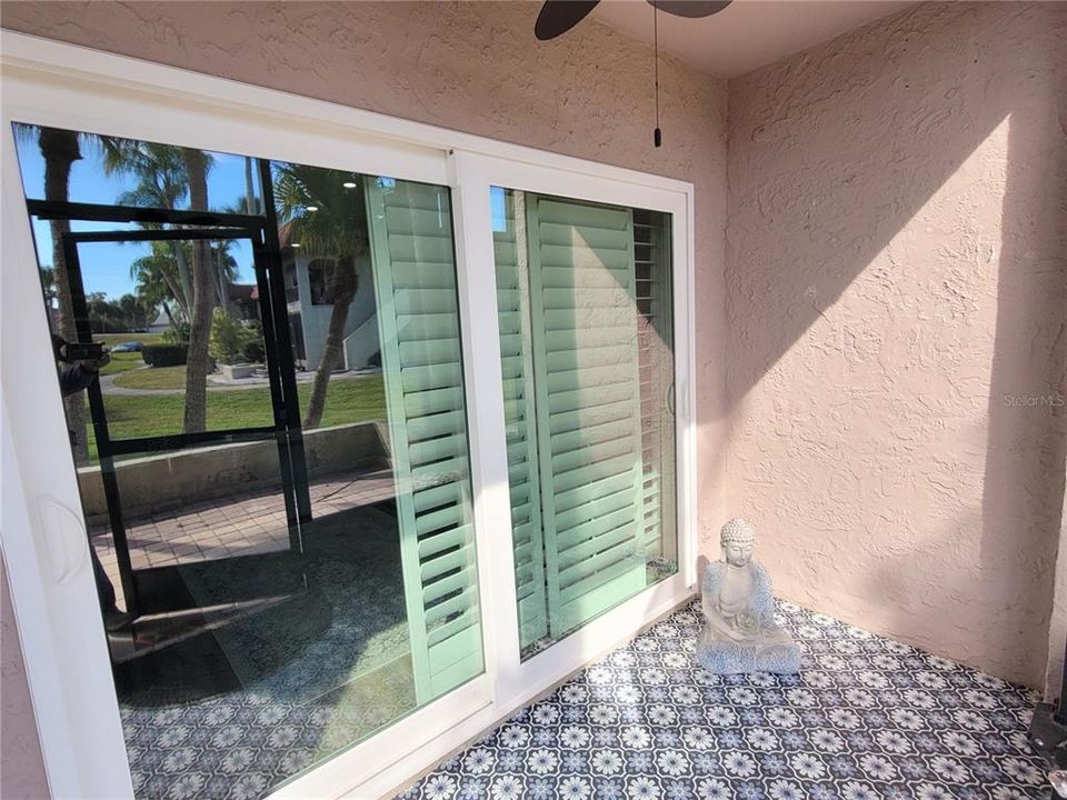 For Sale: $267,000 (1 beds, 1 baths, 700 Square Feet)