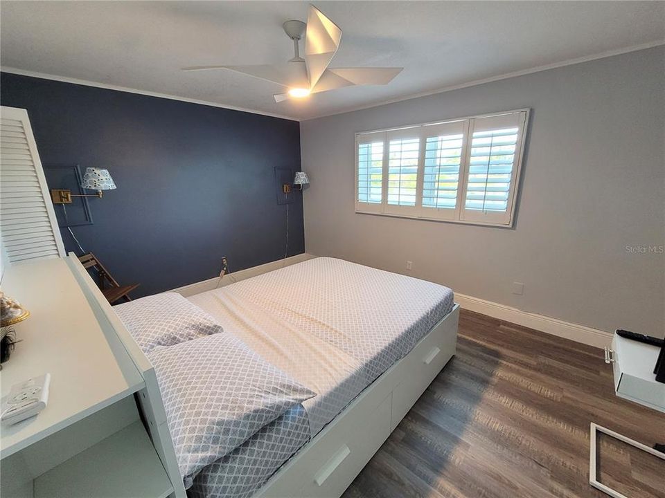 For Sale: $267,000 (1 beds, 1 baths, 700 Square Feet)
