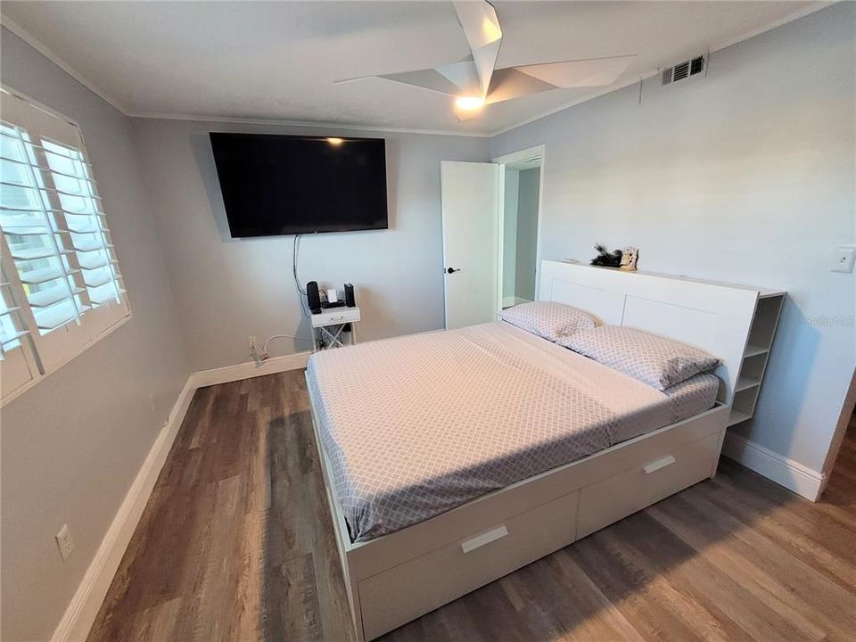 For Sale: $267,000 (1 beds, 1 baths, 700 Square Feet)