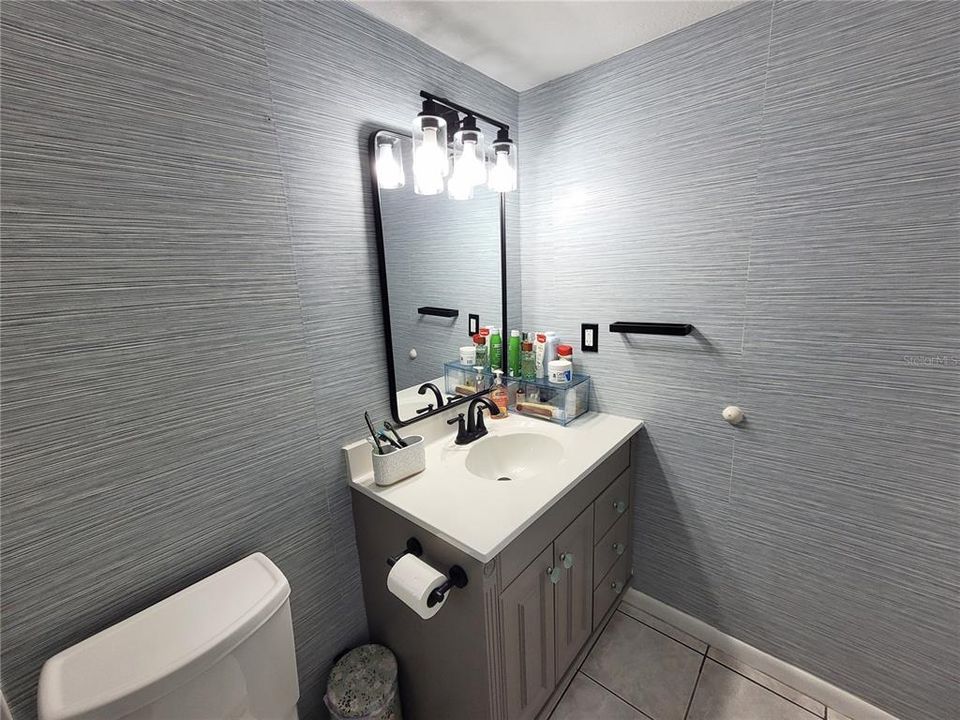 For Sale: $267,000 (1 beds, 1 baths, 700 Square Feet)